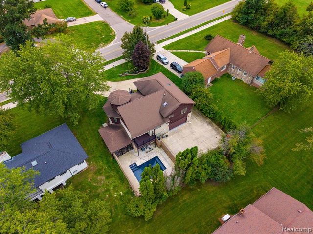 27507 Bell Road, Southfield, MI 48034