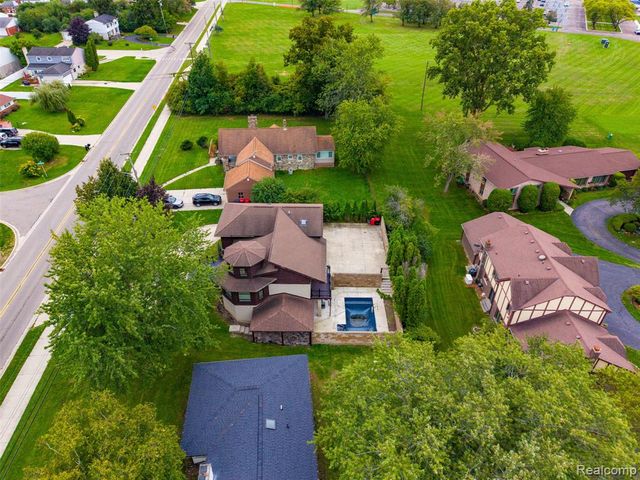 27507 Bell Road, Southfield, MI 48034
