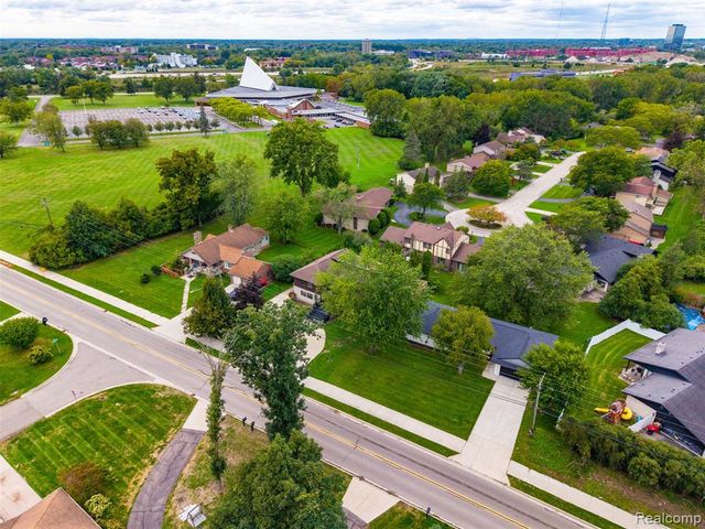27507 Bell Road, Southfield, MI 48034