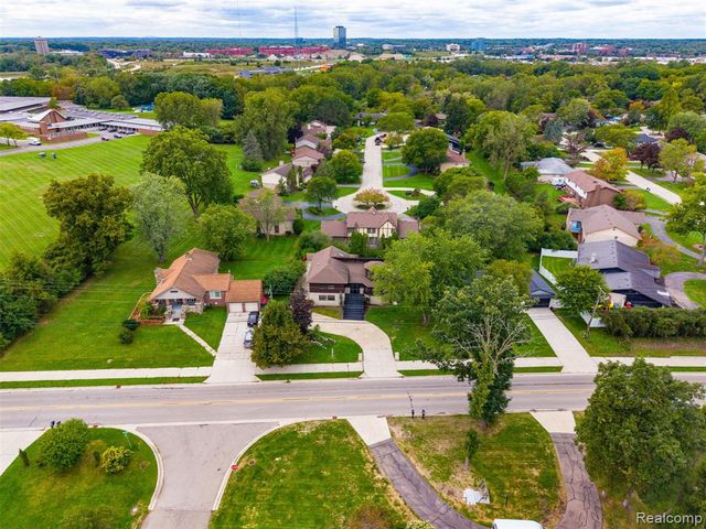 27507 Bell Road, Southfield, MI 48034