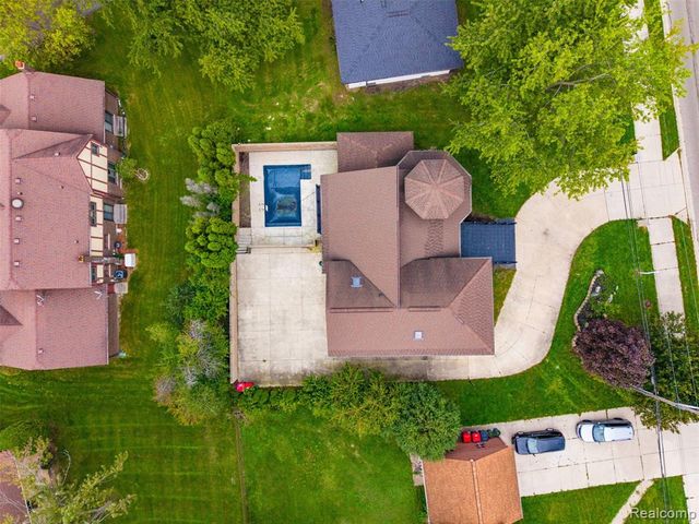 27507 Bell Road, Southfield, MI 48034