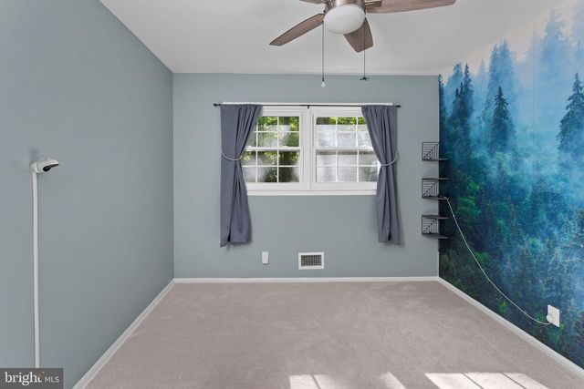 5 CRAB APPLE LN, Lawrence Twp, NJ 08648