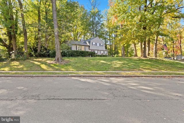 5 CRAB APPLE LN, Lawrence Twp, NJ 08648
