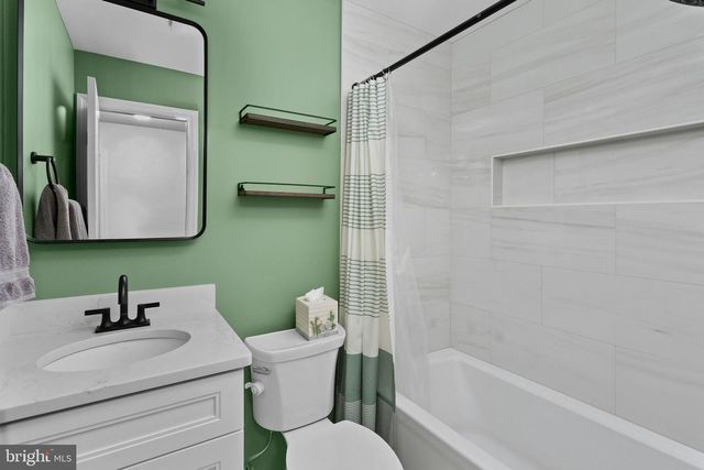 5 CRAB APPLE LN, Lawrence Twp, NJ 08648
