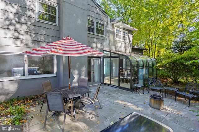 5 CRAB APPLE LN, Lawrence Twp, NJ 08648