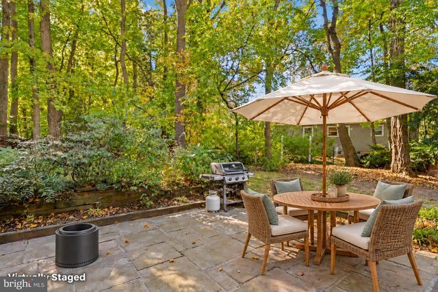 5 CRAB APPLE LN, Lawrence Twp, NJ 08648
