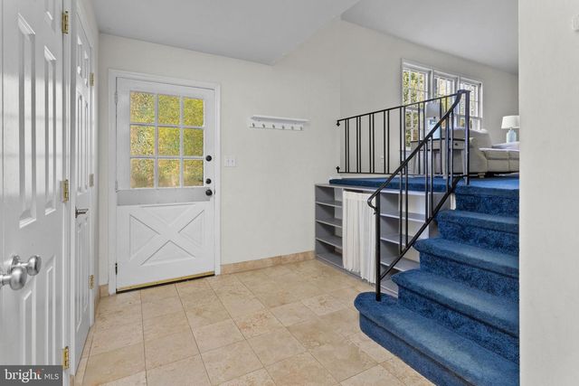 5 CRAB APPLE LN, Lawrence Twp, NJ 08648