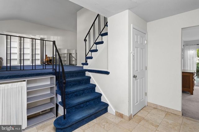 5 CRAB APPLE LN, Lawrence Twp, NJ 08648