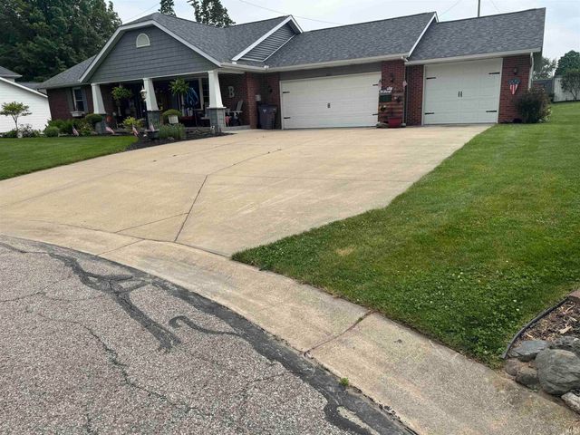 203 Eugene Drive, Middlebury, IN 46540