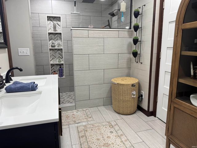 203 Eugene Drive, Middlebury, IN 46540