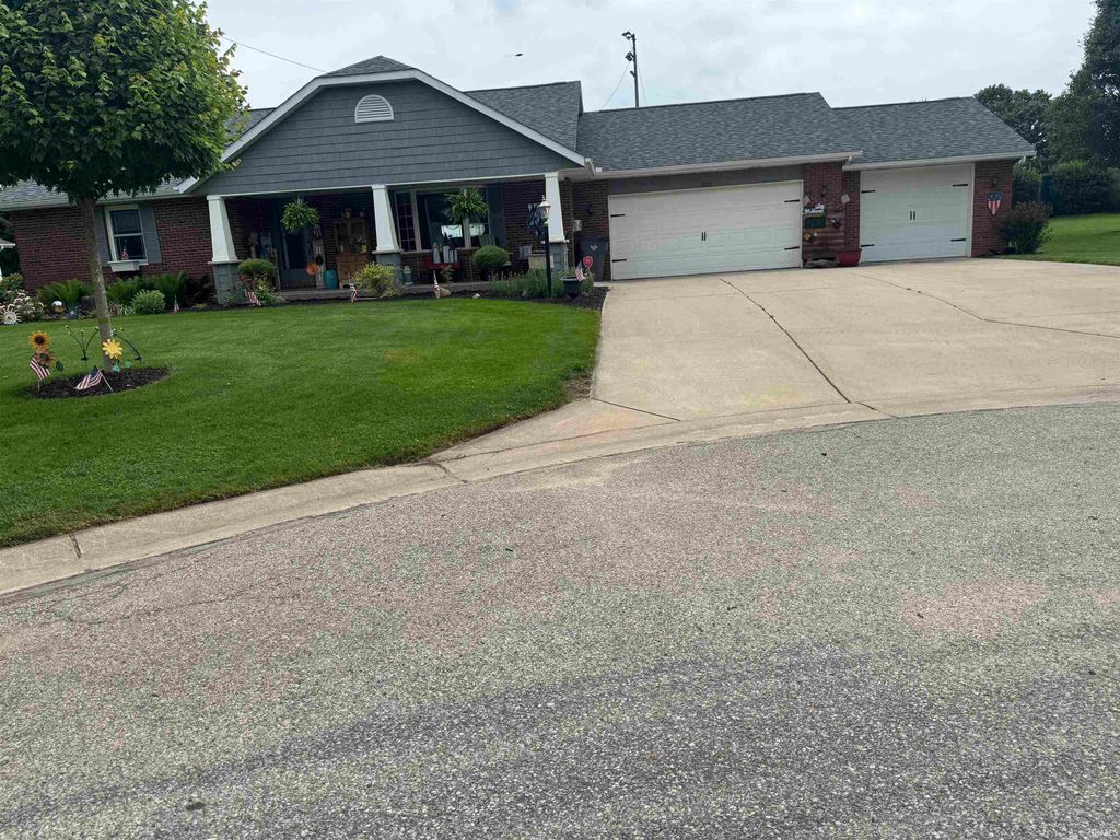 203 Eugene Drive, Middlebury, IN 46540