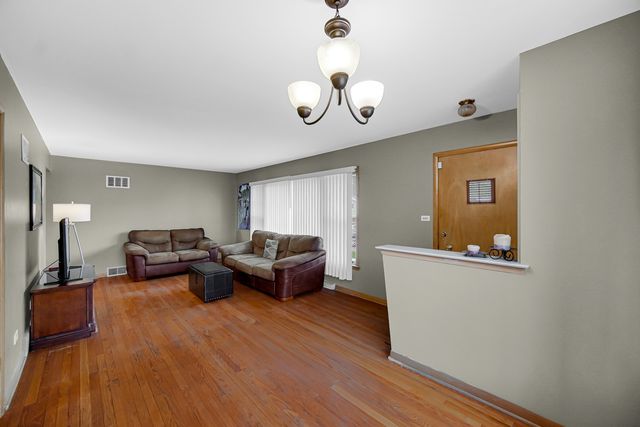 16404 Betty Lane, South Holland, IL 60473