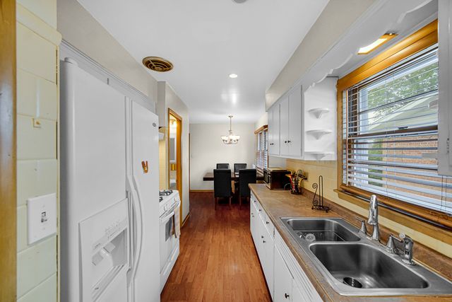 16404 Betty Lane, South Holland, IL 60473
