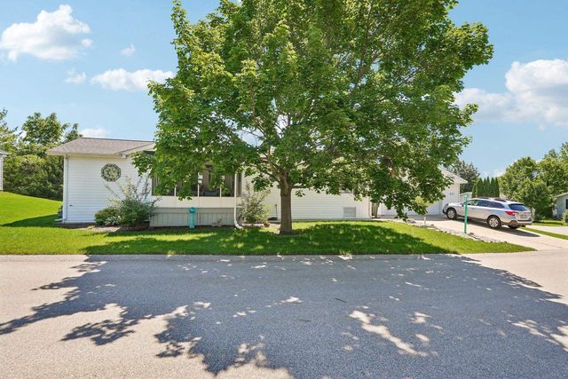 412 Harbor Heights Drive, Waterford, WI 53185
