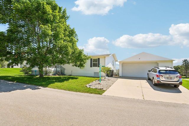 412 Harbor Heights Drive, Waterford, WI 53185