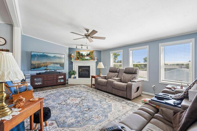412 Harbor Heights Drive, Waterford, WI 53185