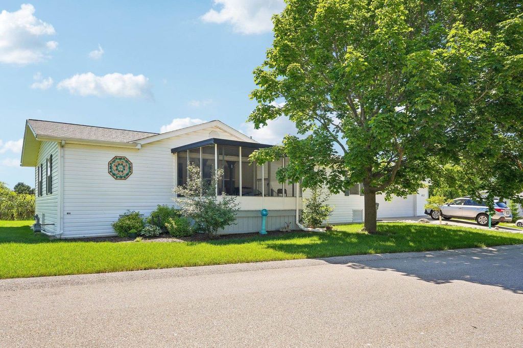 412 Harbor Heights Drive, Waterford, WI 53185