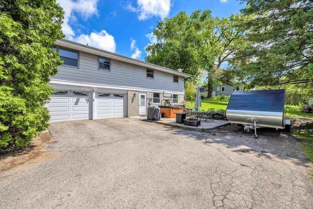 3005 South STREET, East Troy, WI 53120