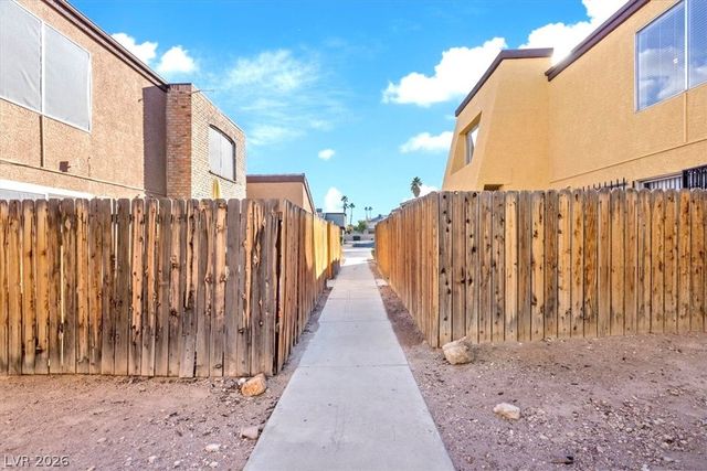 1404 Santa Anita Drive B, Las Vegas, NV 89119