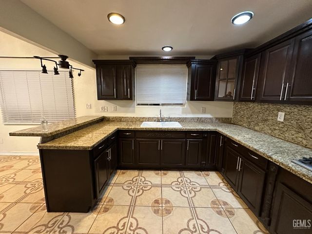 214 21st Avenue, Delano, CA 93215