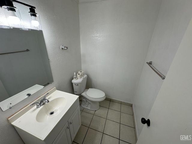 214 21st Avenue, Delano, CA 93215