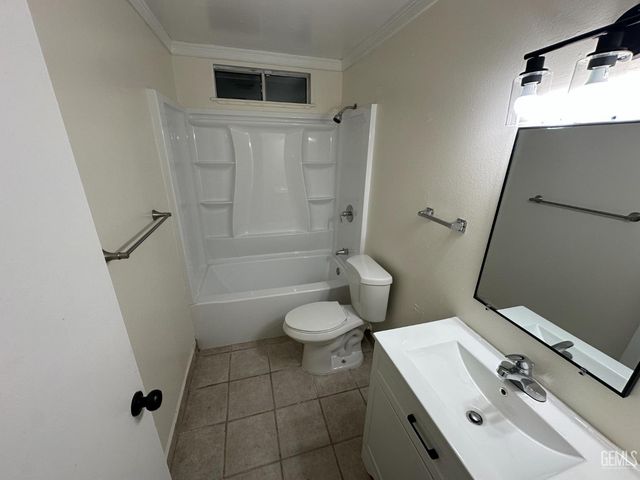 214 21st Avenue, Delano, CA 93215