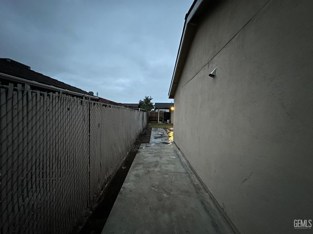 214 21st Avenue, Delano, CA 93215