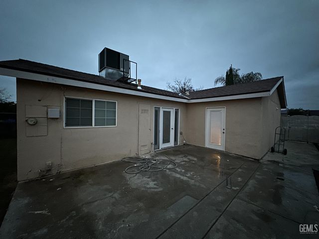 214 21st Avenue, Delano, CA 93215