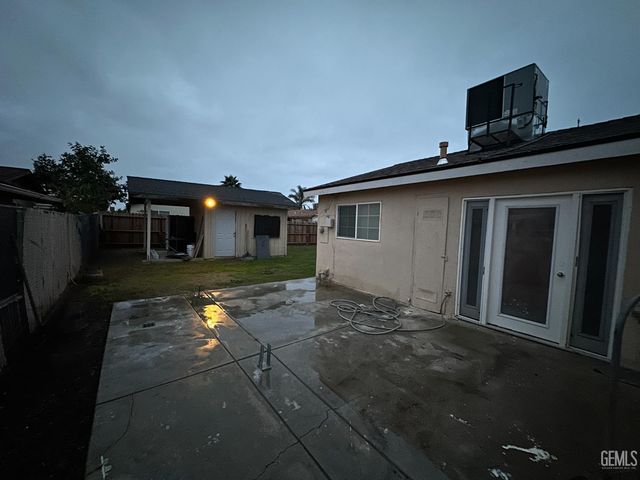 214 21st Avenue, Delano, CA 93215