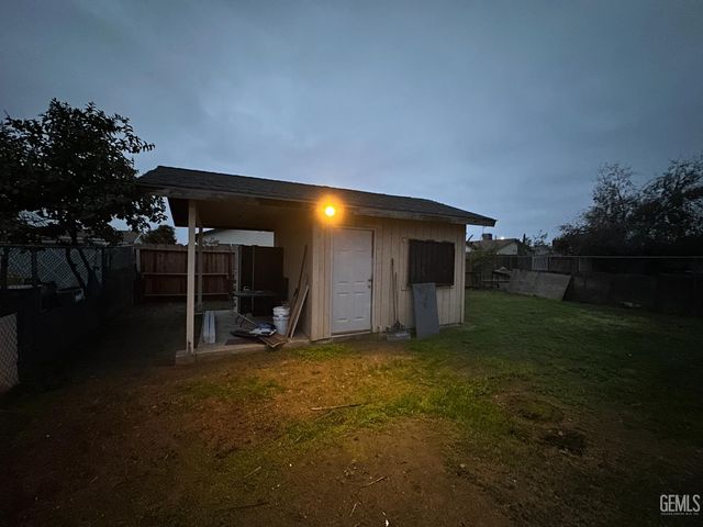 214 21st Avenue, Delano, CA 93215