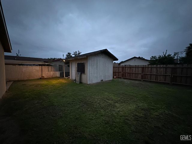 214 21st Avenue, Delano, CA 93215