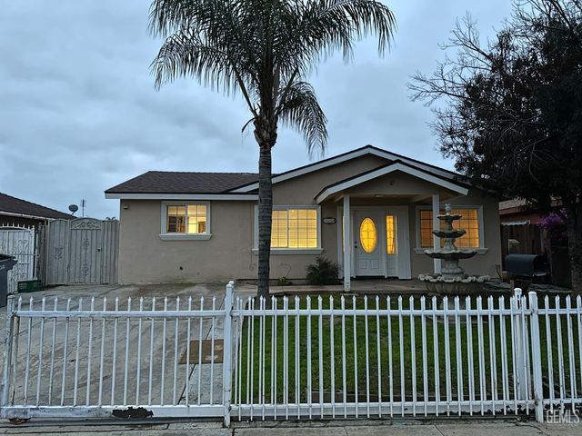 214 21st Avenue, Delano, CA 93215