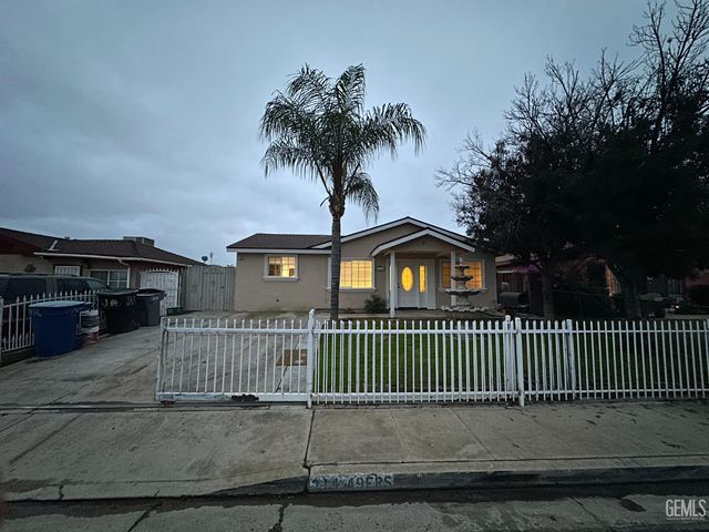 214 21st Avenue, Delano, CA 93215