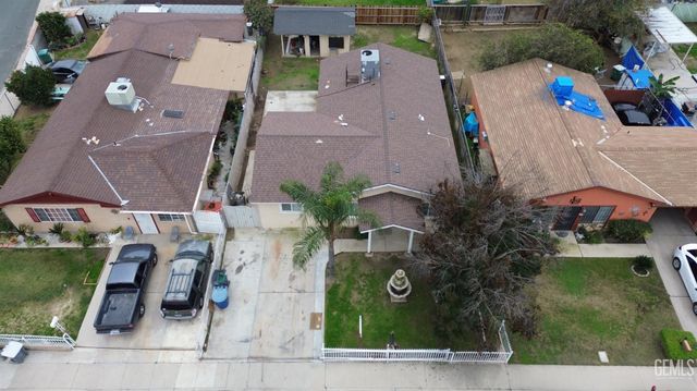 214 21st Avenue, Delano, CA 93215