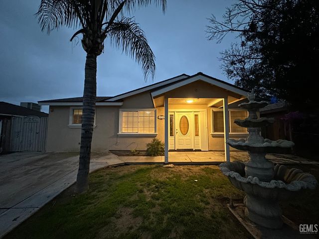 214 21st Avenue, Delano, CA 93215