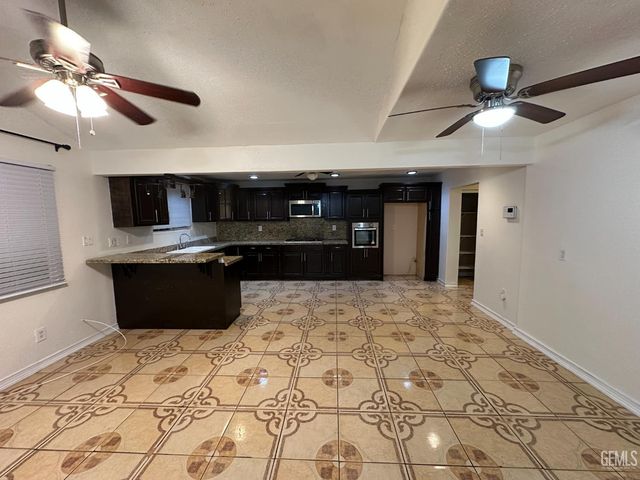 214 21st Avenue, Delano, CA 93215