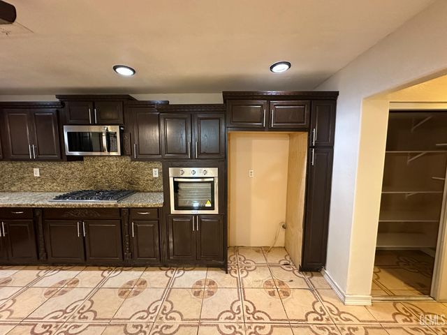 214 21st Avenue, Delano, CA 93215