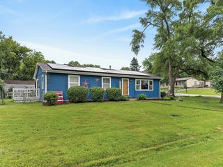 183 SUNSET Drive, Carpentersville, IL 60110