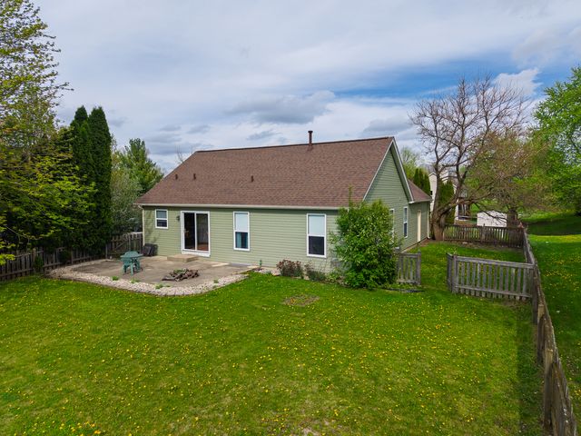 2022 N Aspen Drive, Woodstock, IL 60098
