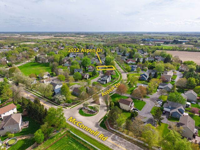 2022 N Aspen Drive, Woodstock, IL 60098