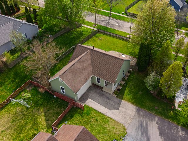 2022 N Aspen Drive, Woodstock, IL 60098