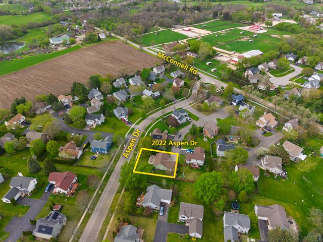 2022 N Aspen Drive, Woodstock, IL 60098
