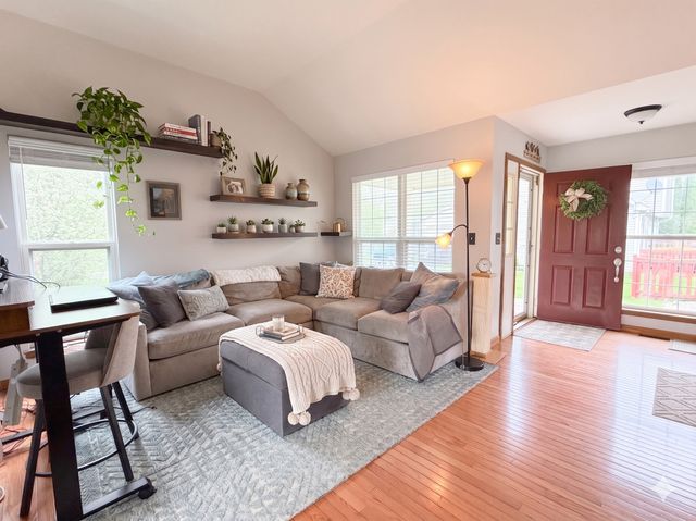 2022 N Aspen Drive, Woodstock, IL 60098