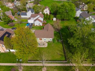 2022 N Aspen Drive, Woodstock, IL 60098
