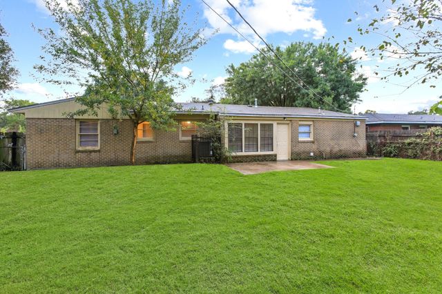 410 22nd Avenue N, Texas City, TX 77590
