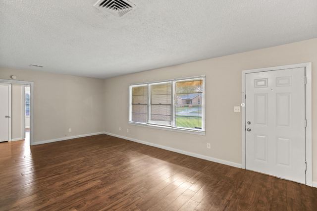 410 22nd Avenue N, Texas City, TX 77590