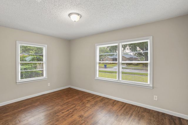 410 22nd Avenue N, Texas City, TX 77590