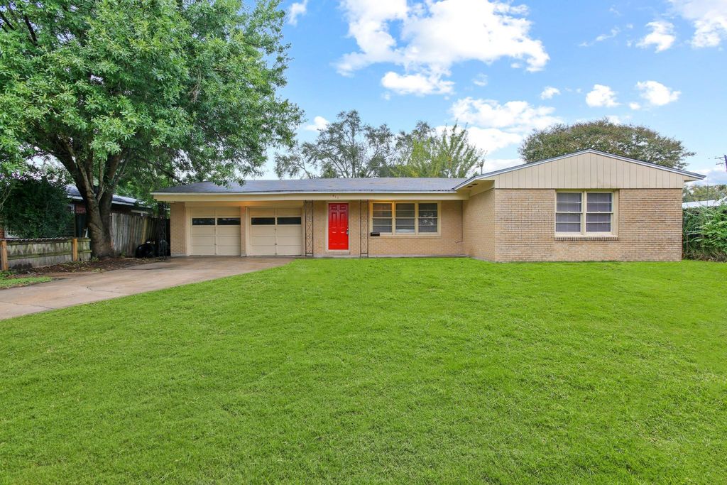 410 22nd Avenue N, Texas City, TX 77590