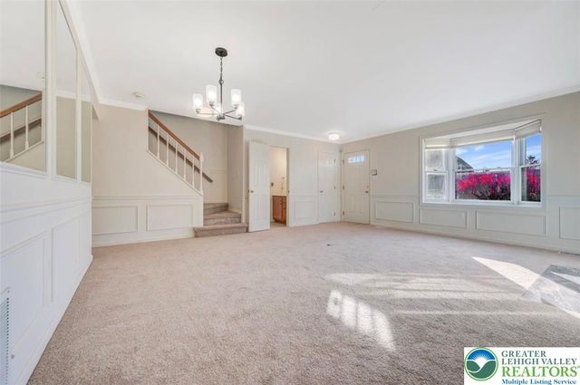 116 Eaglesmere Circle, East Stroudsburg, PA 18301