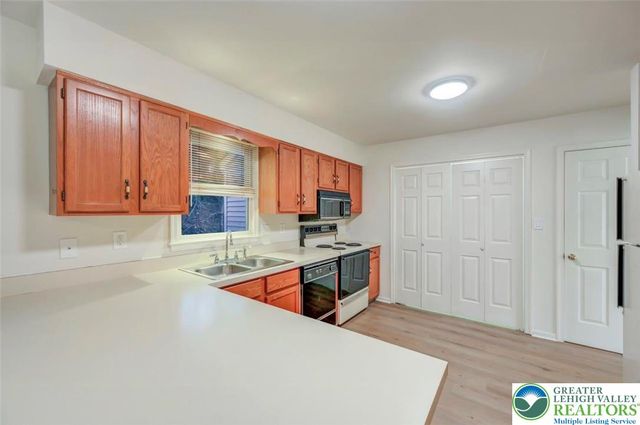 116 Eaglesmere Circle, East Stroudsburg, PA 18301